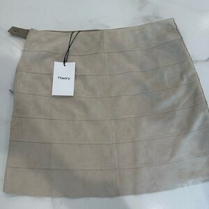 Theory patched skirt bone size 8 New. Shell: Lamb leather